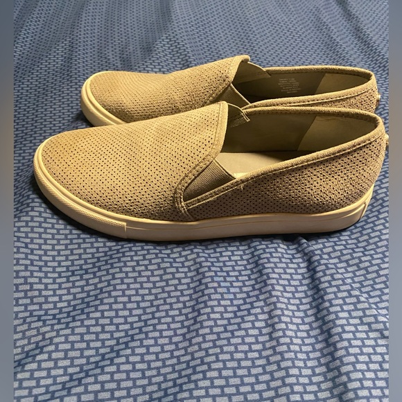 Gray Slip On Steve Madden Shoes size 7.5 (runs smaller) - Picture 2 of 10
